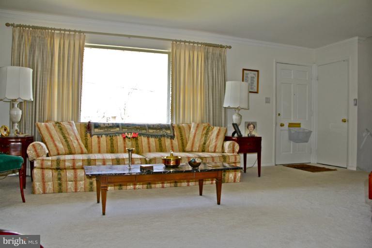 7109 Sea Cliff Road McLean, VA 22101 - Photo 1 of 27 Living Room
