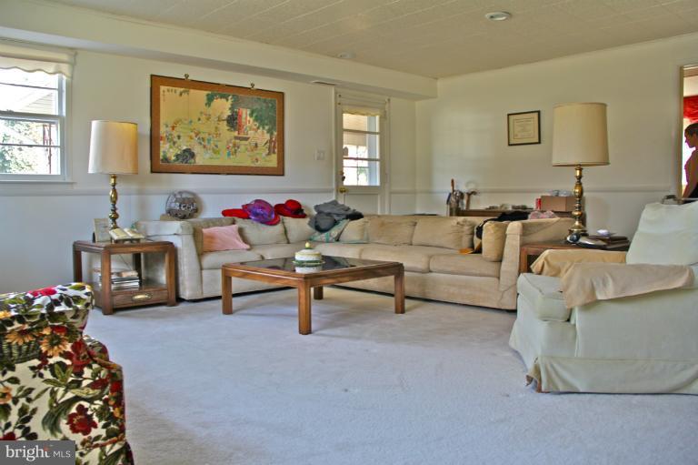 7109 Sea Cliff Road McLean, VA 22101 - Photo 11 of 27 Family Room