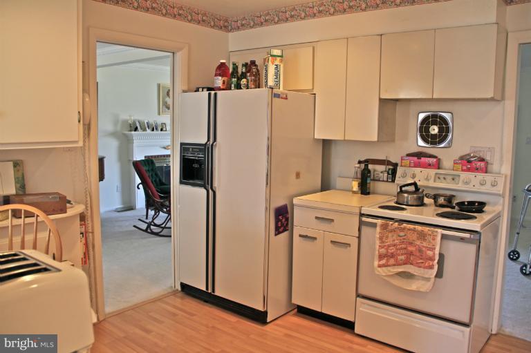 7109 Sea Cliff Road McLean, VA 22101 - Photo 17 of 27 Kitchen