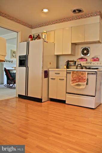 7109 Sea Cliff Road McLean, VA 22101 - Photo 3 of 27 Kitchen