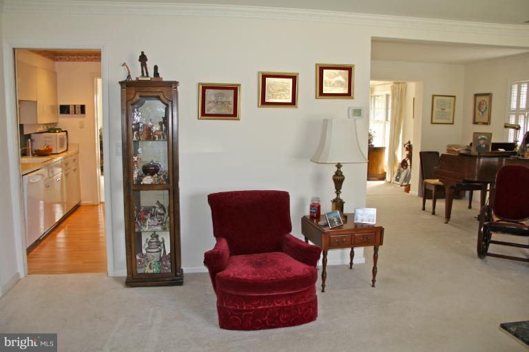 7109 Sea Cliff Road McLean, VA 22101 - Photo 23 of 27 Living Room