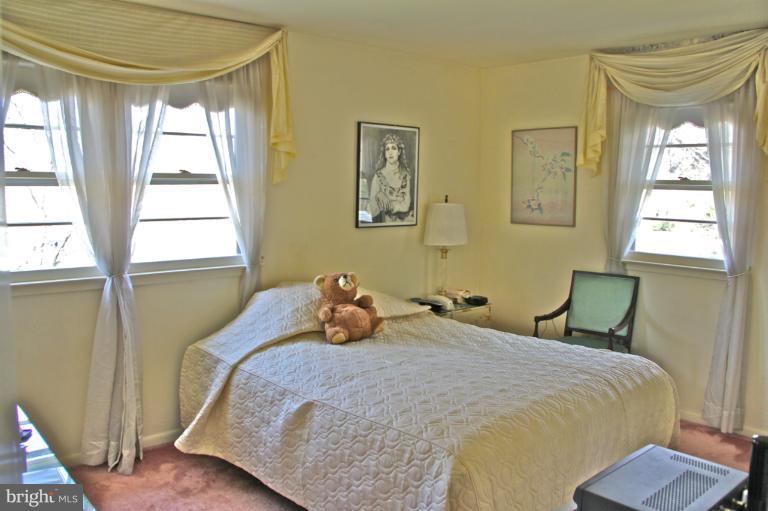 7109 Sea Cliff Road McLean, VA 22101 - Photo 26 of 27 Bedroom