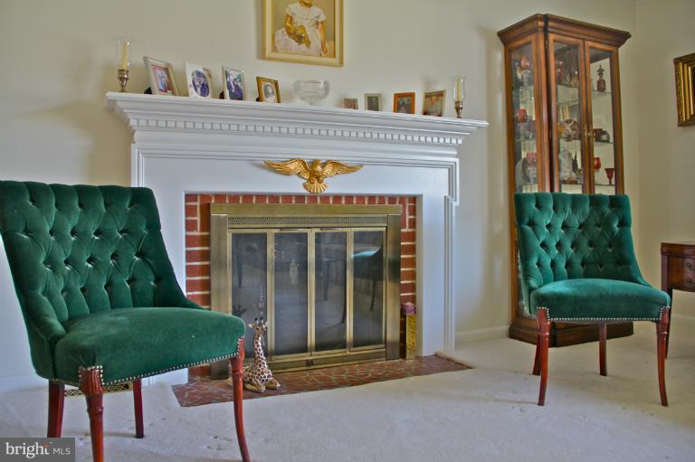 7109 Sea Cliff Road McLean, VA 22101 - Photo 9 of 27 Living Room
