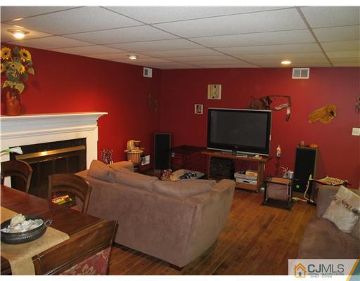 86 Washington Road Sayreville, NJ 08872 - Photo 3 of 10 Gallery Image 3