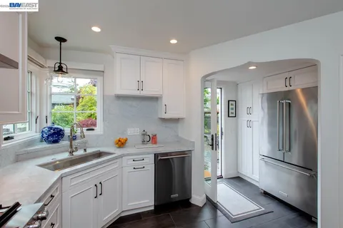 $995,000 | 905 Del Mar Avenue, Alameda, CA 94501