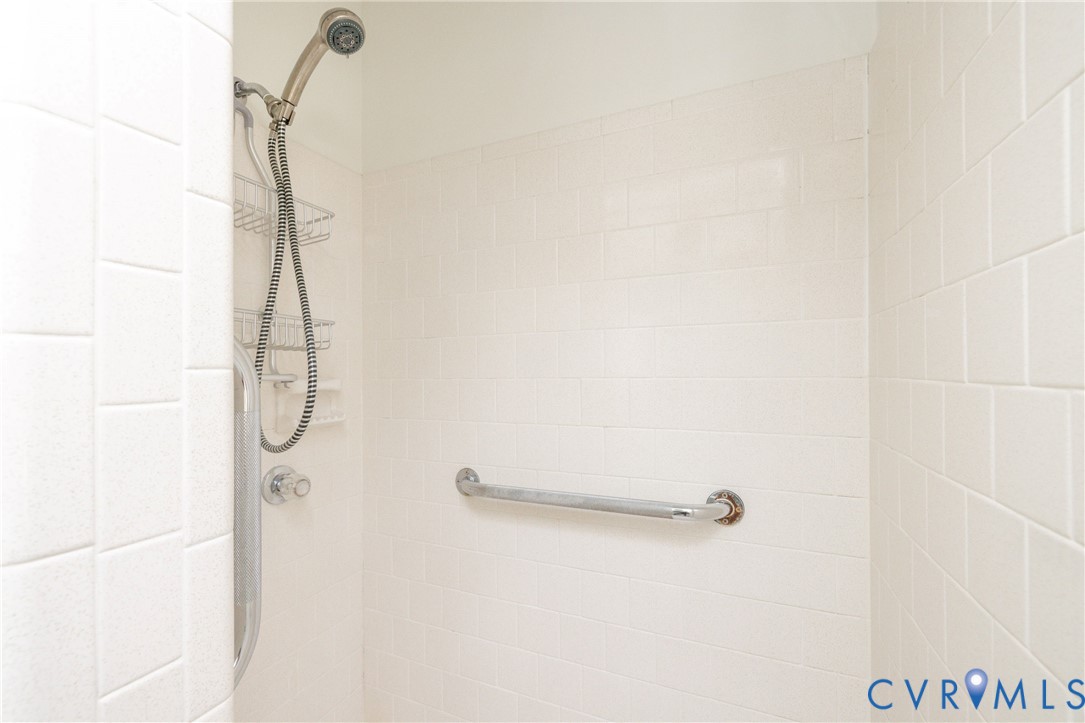 42 Maple Lane Blackstone, VA 23824 - Photo 19 of 35 a bathroom with a shower