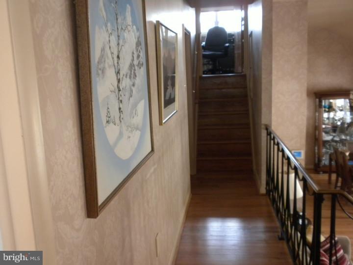 705 Chapel Road Glenside, PA 19038 - Photo 14 of 25 Hallway