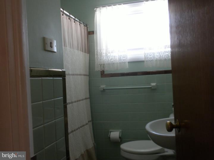 705 Chapel Road Glenside, PA 19038 - Photo 15 of 25 Bathroom