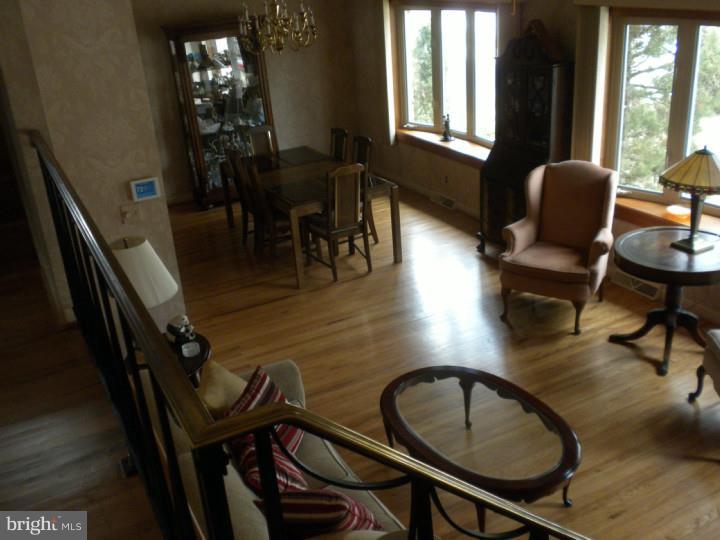 705 Chapel Road Glenside, PA 19038 - Photo 3 of 25 Living Room