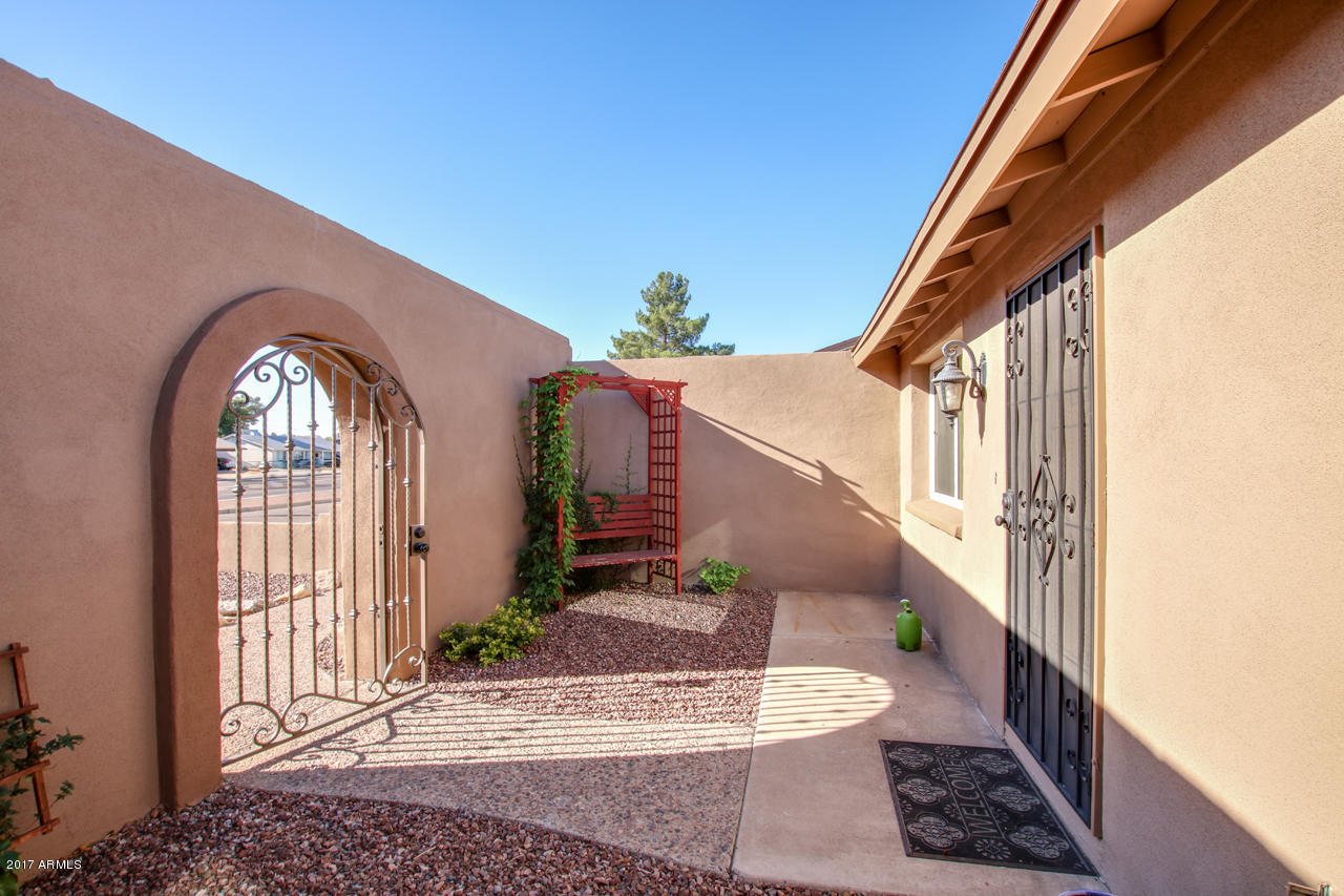 3550 East Thunderbird Road Phoenix, AZ 85032 - Photo 2 of 17 Private Courtyard