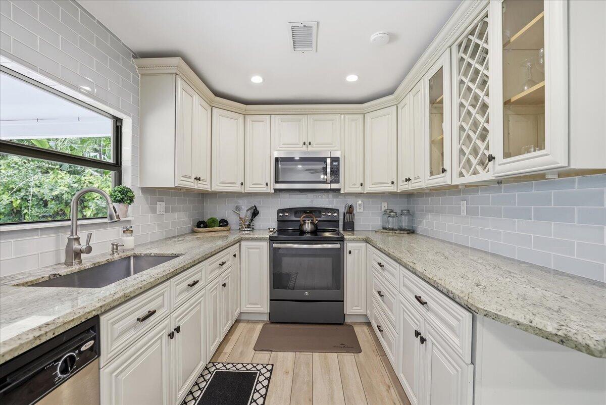 583 Northwest 12th Terrace Boca Raton, FL 33486 - Photo 16 of 31 09-8I8A5039