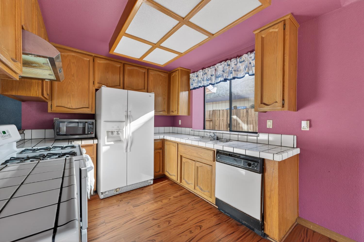 622 Q Street Lincoln, CA 95648 - Photo 9 of 25 a kitchen with stainless steel appliances granite countertop a stove and refrigerator