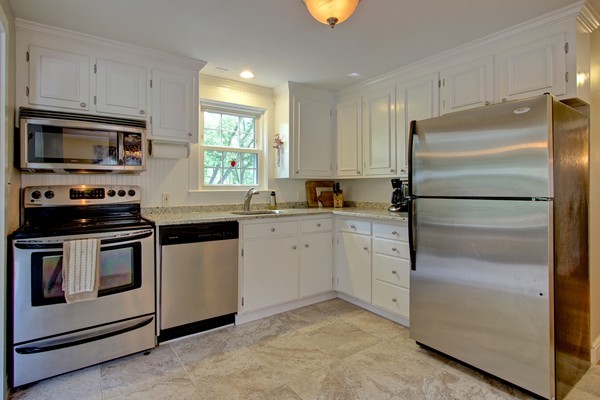 52 Londonderry Road Framingham, MA 01701 - Photo 12 of 30 Gallery Image 12