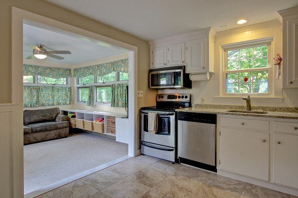 52 Londonderry Road Framingham, MA 01701 - Photo 10 of 30 Gallery Image 10
