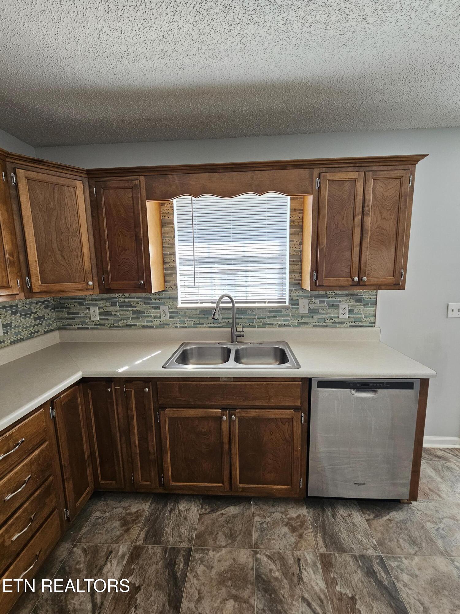 1802 Highland Road Maryville, TN 37801 - Photo 9 of 43 20260328_153804