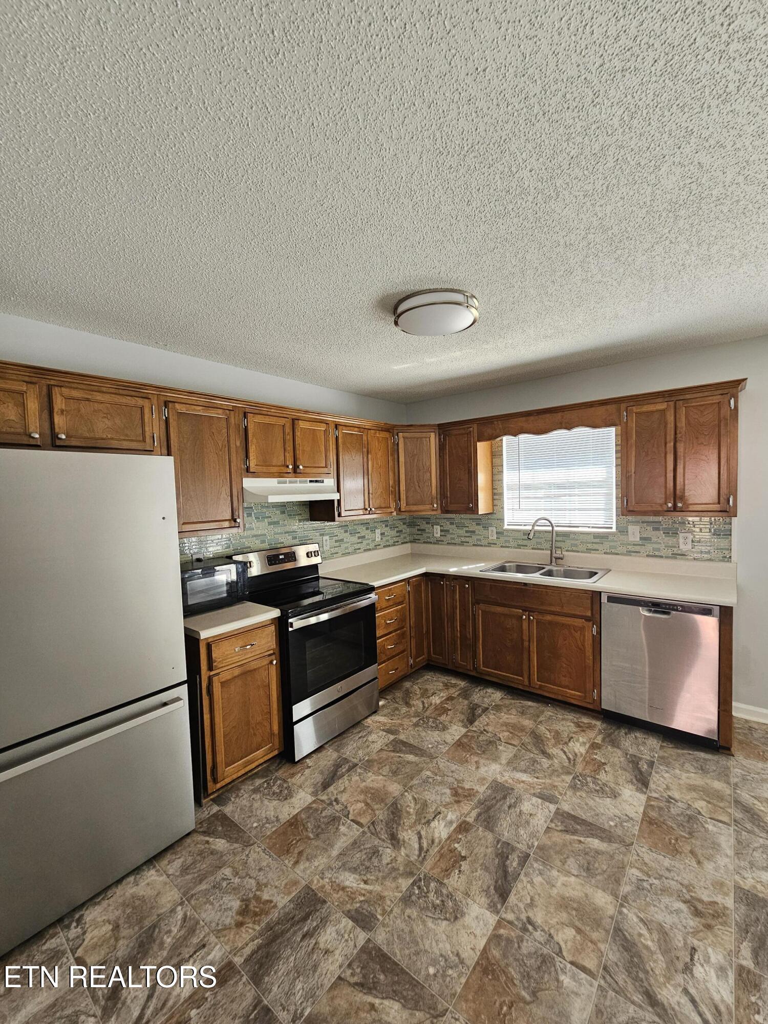 1802 Highland Road Maryville, TN 37801 - Photo 10 of 43 20260328_153559