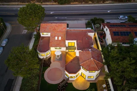 view of an outdoor sitting area