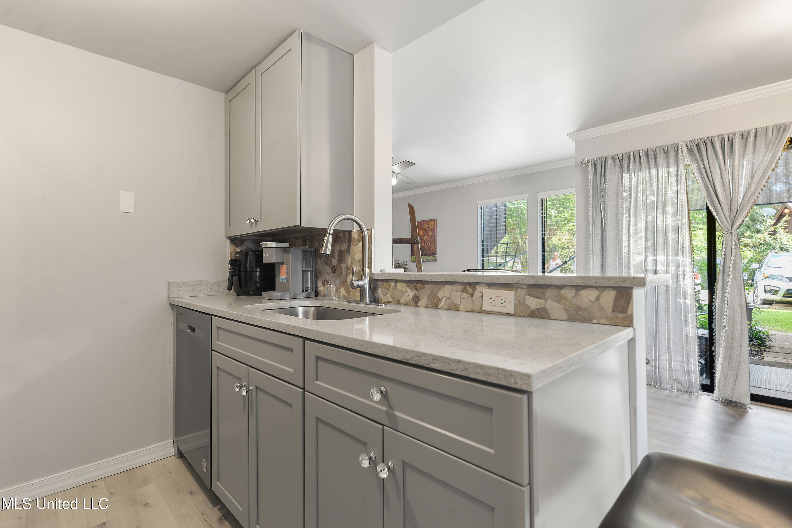 129 Molokai, Unit G Diamondhead, MS 39525 - Photo 4 of 21 007