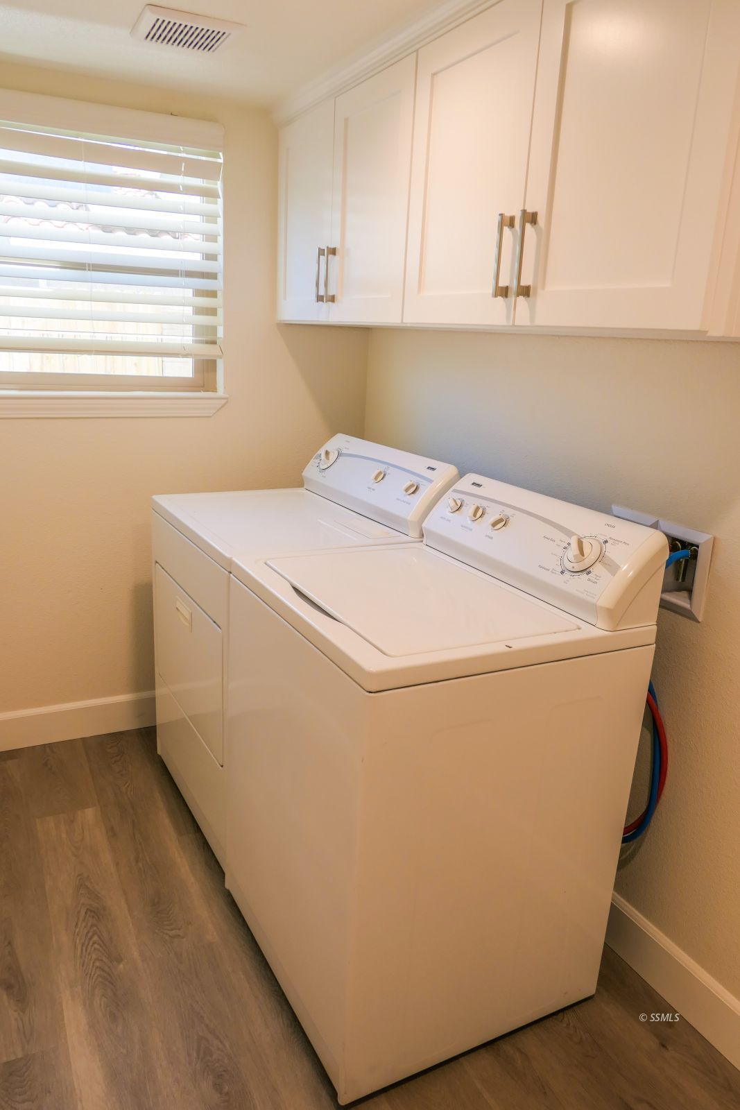 736 West Howell Avenue Ridgecrest, CA 93555 - Photo 42 of 50 a utility room with dryer and washer