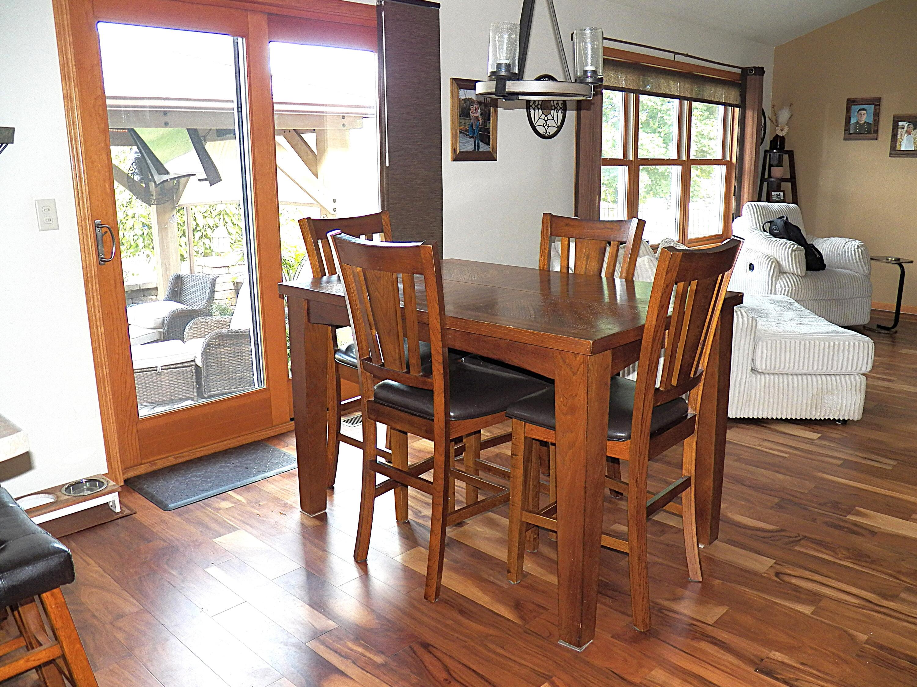 4502 Ridge Court Manitowoc, WI 54220 - Photo 14 of 46 Dining Area View 2