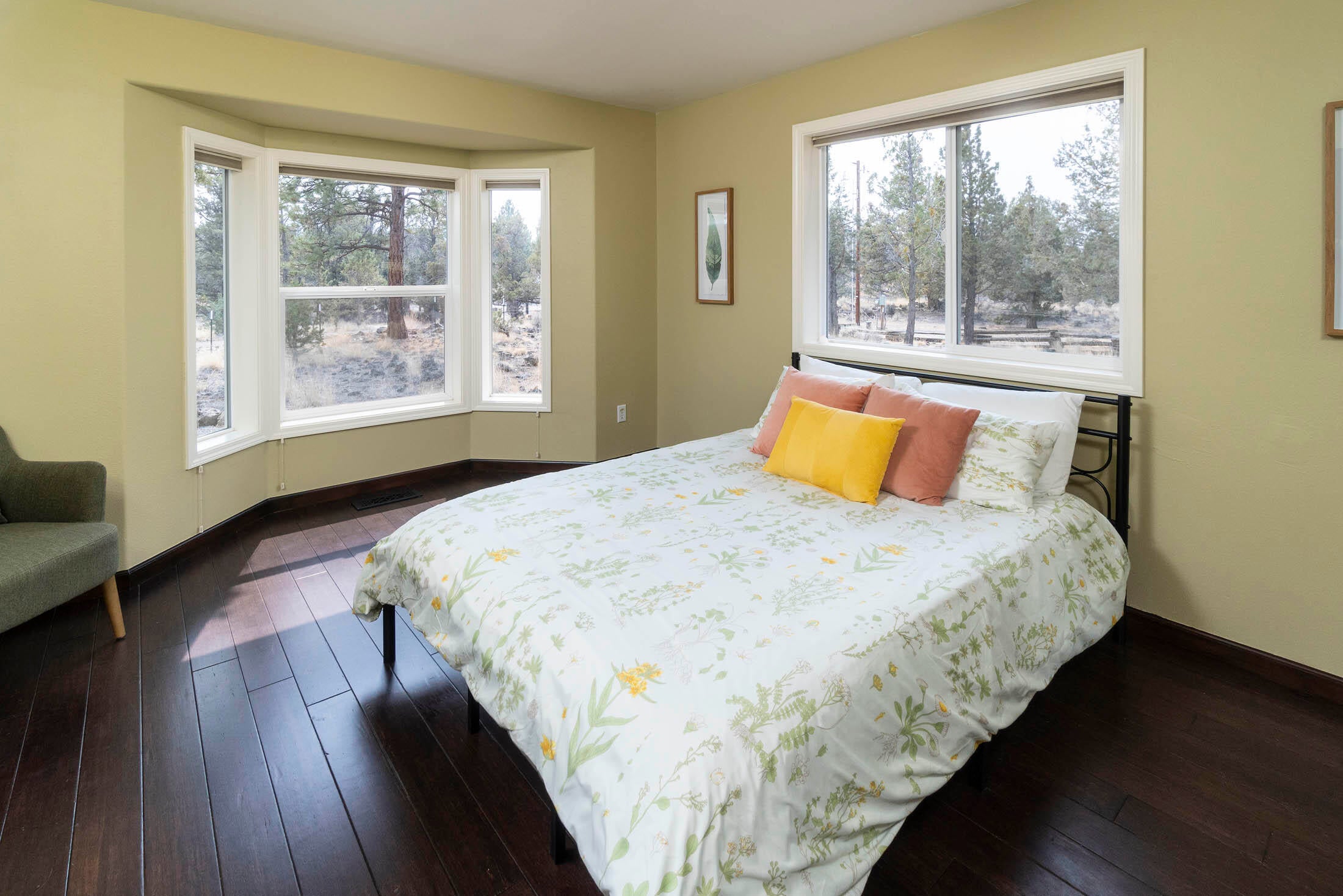 63595 O. B. Riley Road Bend, OR 97703 - Photo 17 of 32 Downstairs bedroom