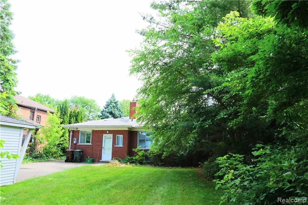 902 Hampton Road Grosse Pointe Woods, MI 48236 - Photo 6 of 47