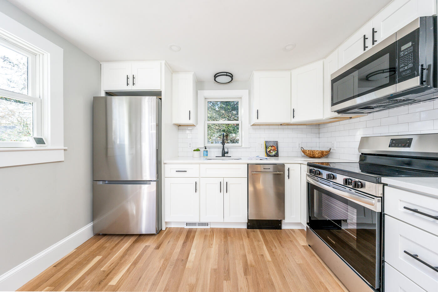 5 Samoset Road South Yarmouth, MA 02664 - Photo 3 of 27 kitchen1