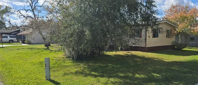 a view of a house with a yard