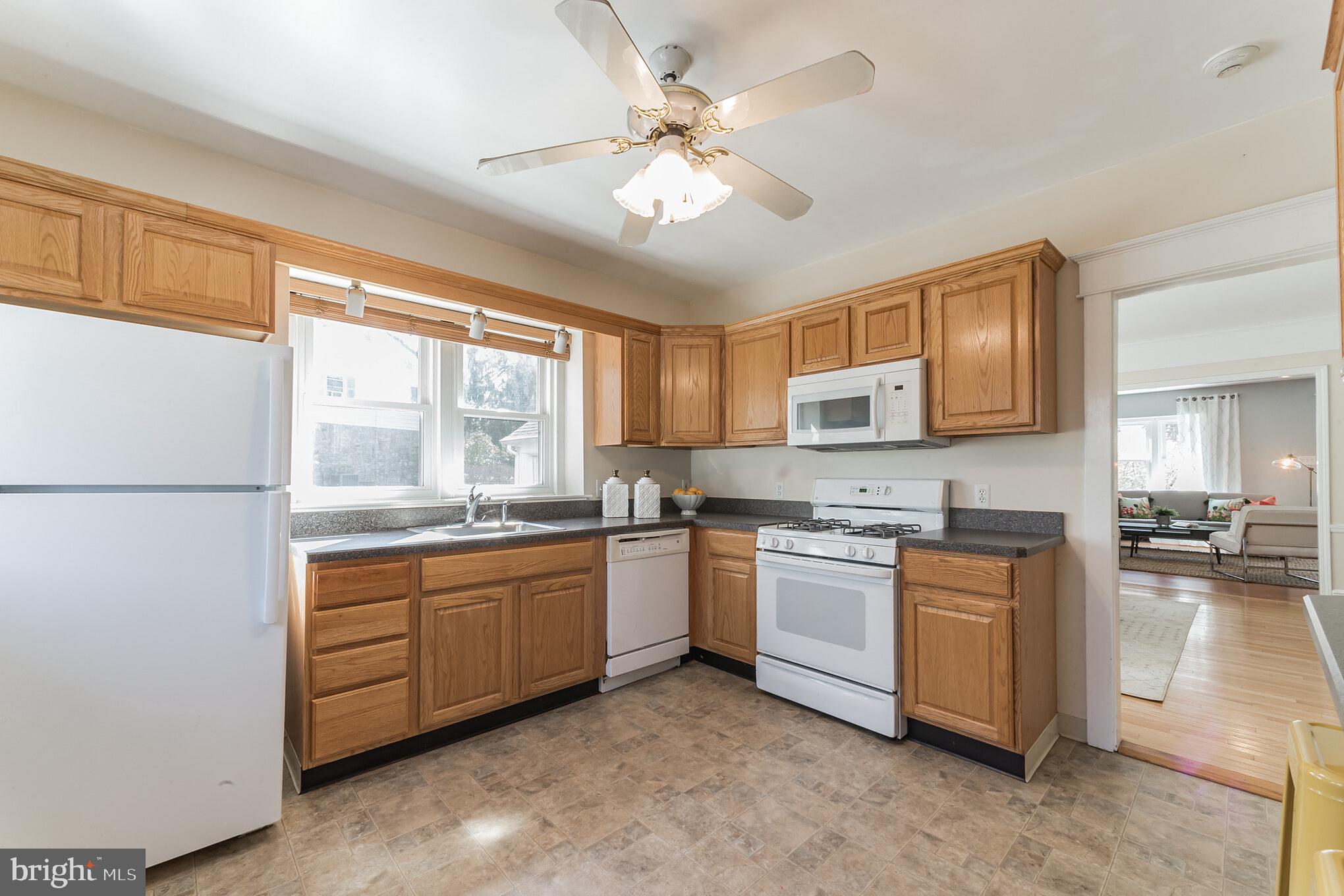 539 Moreland Road Huntingdon Valley, PA 19006 - Photo 12 of 31 Kitchen