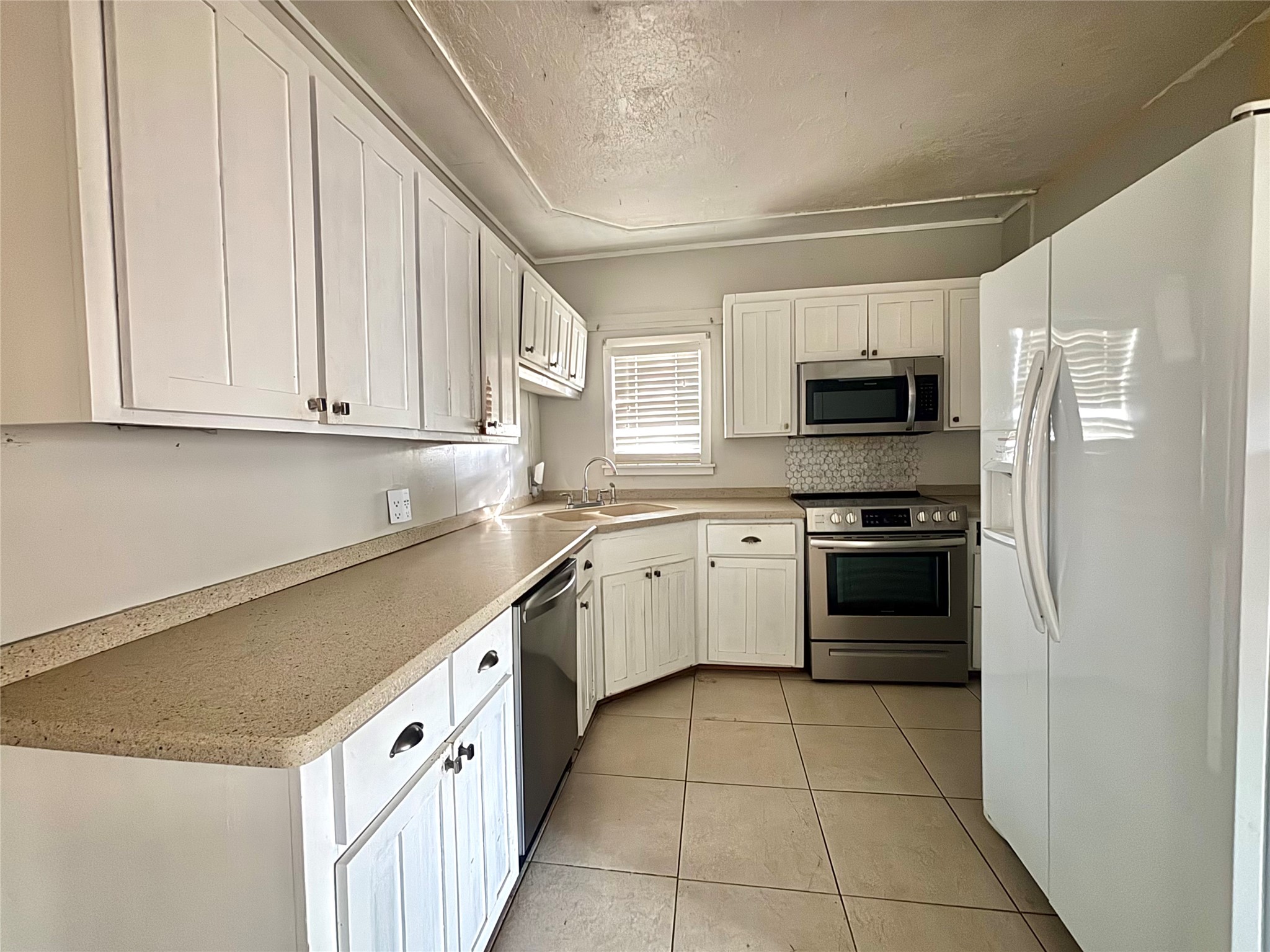 408 West Elder Street Colmesneil, TX 75938 - Photo 14 of 28 a kitchen with a sink stove and microwave
