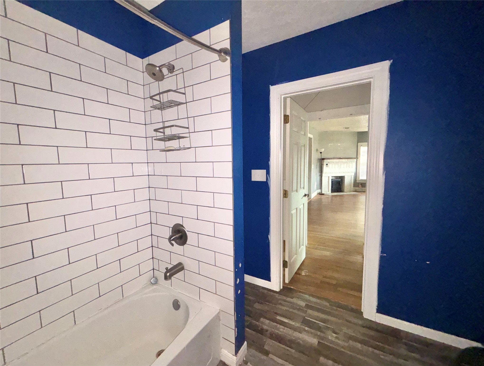 408 West Elder Street Colmesneil, TX 75938 - Photo 20 of 28 a bathroom with a bathtub and shower