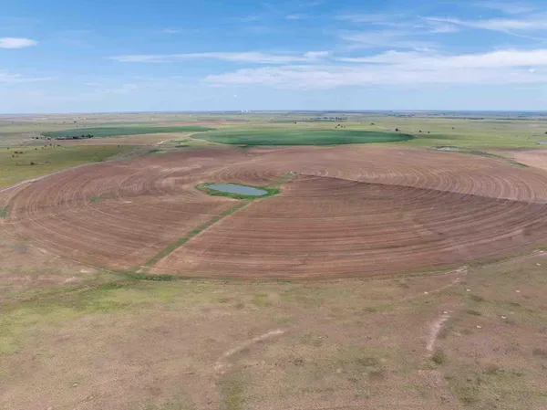 $1,426,500 | 317 Ac, Follett, TX 79034