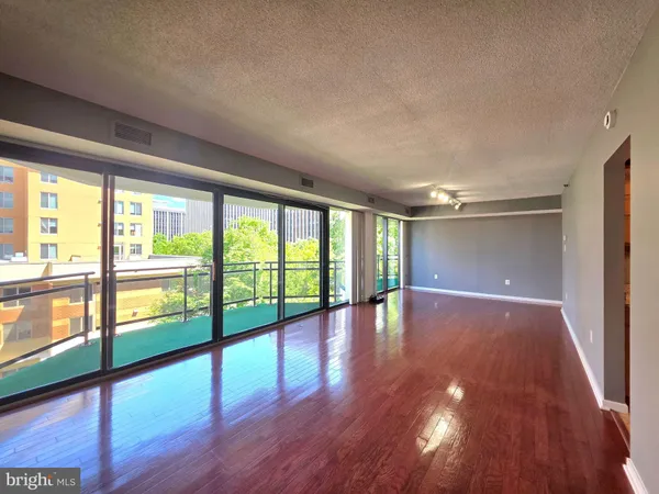 $2,950 | 1530 Key Boulevard, Unit 532, Arlington, VA 22209