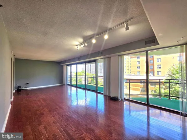$2,950 | 1530 Key Boulevard, Unit 532, Arlington, VA 22209