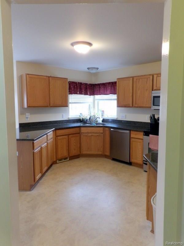 22475 Fawn Road Trenton, MI 48183 - Photo 28 of 64 101_1715.JPG
