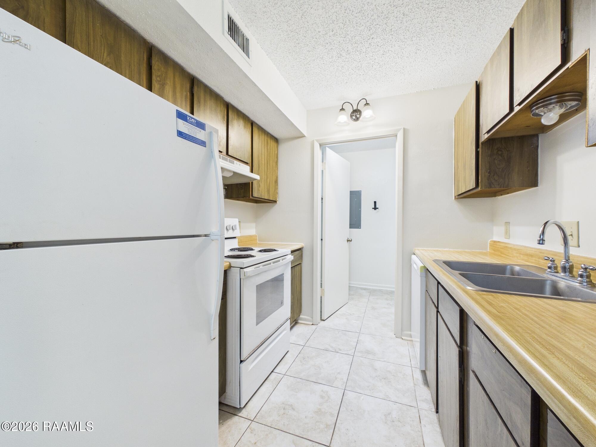 809 Fox Run Avenue, Unit 2 Lafayette, LA 70508 - Photo 9 of 22 CAM06261G6-PR0033-STILL010