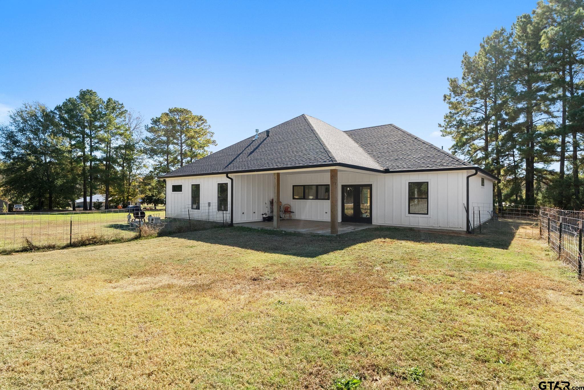 10374 Highway 204 Cushing, TX 75760 - Photo 25 of 28 a house with swimming pool in front of it