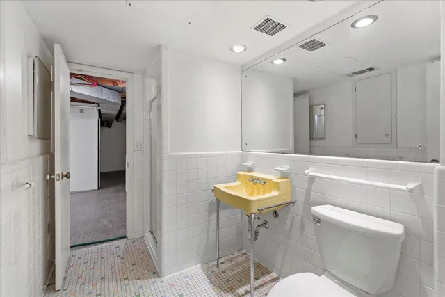 $3,100 | 5528 Merritt Circle, Edina, MN 55436