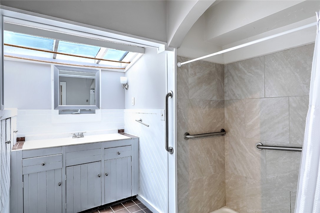 102 Edgehill Road Providence, RI 02906 - Photo 25 of 37