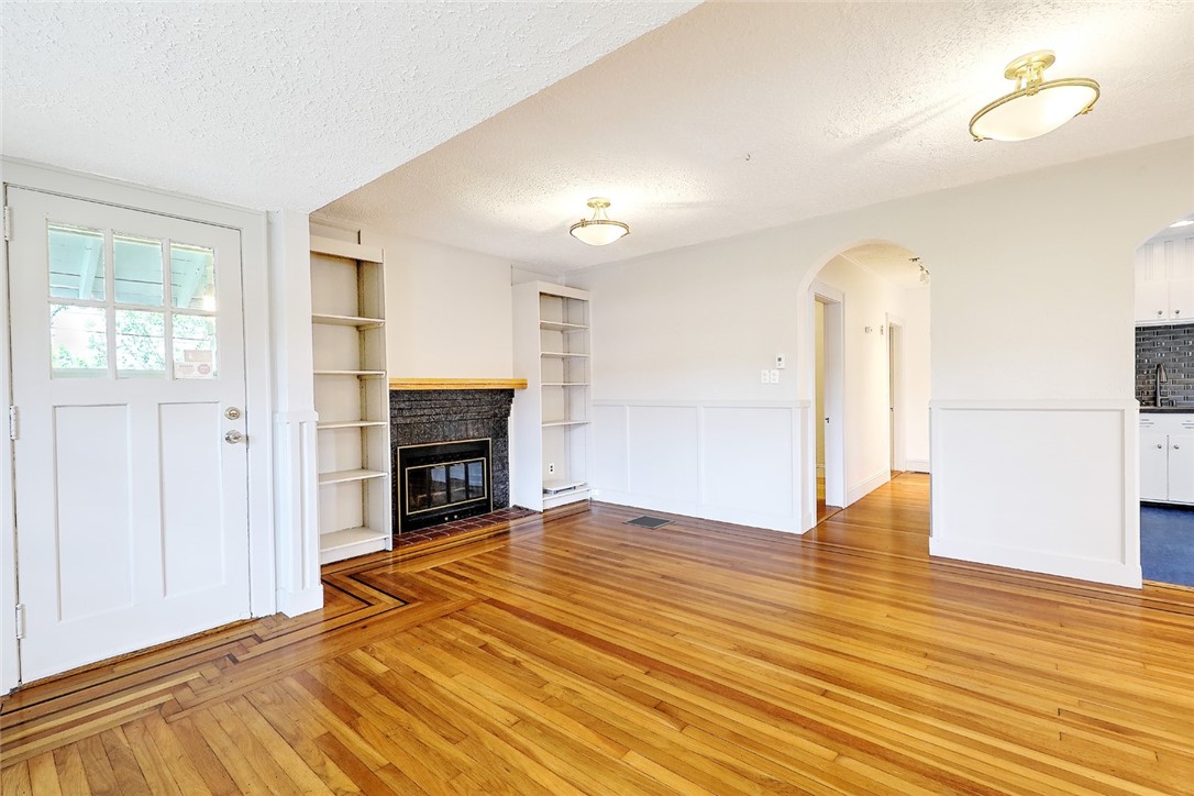 102 Edgehill Road Providence, RI 02906 - Photo 8 of 37