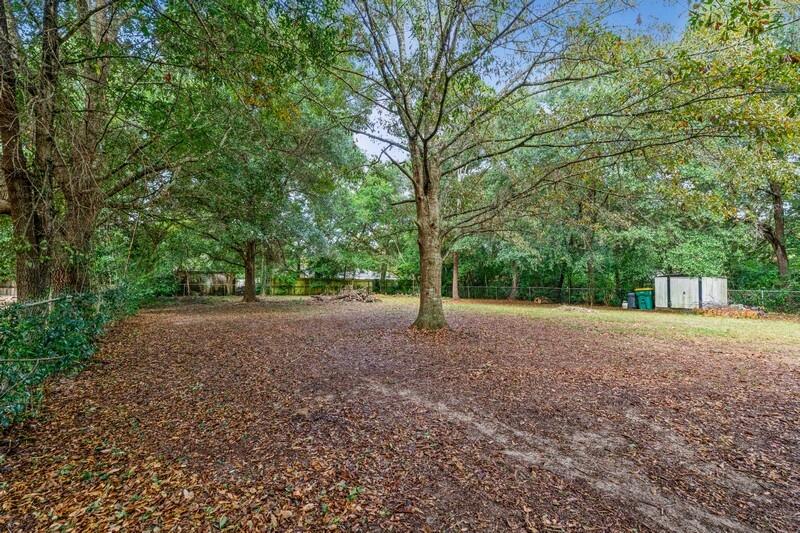 1313 Valley Road Crestview, FL 32539 - Photo 29 of 32 BACKYARD