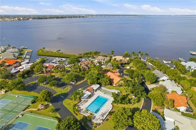 $625,000 | 9718 Caloosa Yacht & Racquet Club Drive, Fort Myers, FL 33919