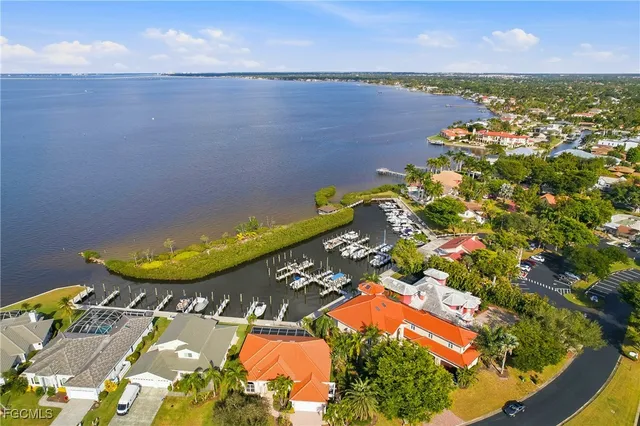 $625,000 | 9718 Caloosa Yacht & Racquet Club Drive, Fort Myers, FL 33919