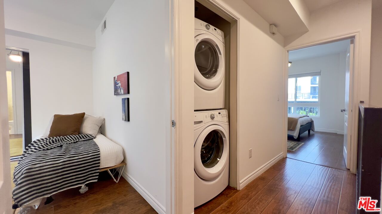 5633 Carlton Way, Unit 203 Los Angeles, CA 90028 - Photo 11 of 15 a view of a bedroom with washer and dryer