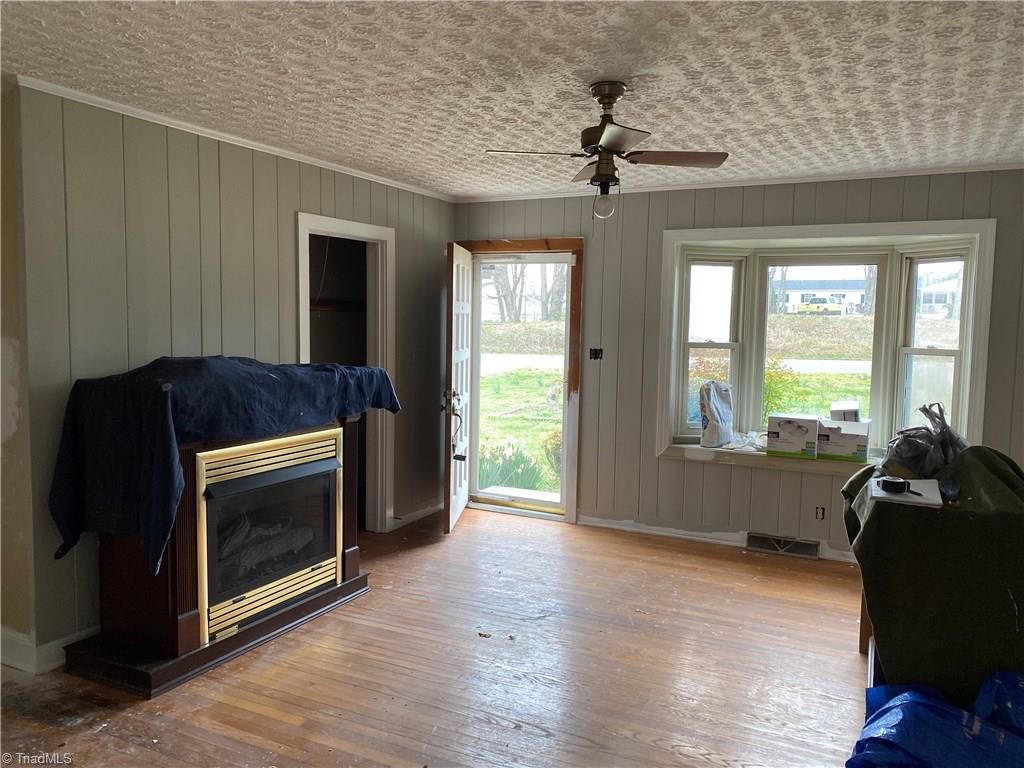 8725 Broad Street Rural Hall, NC 27045 - Photo 11 of 17 Living Room