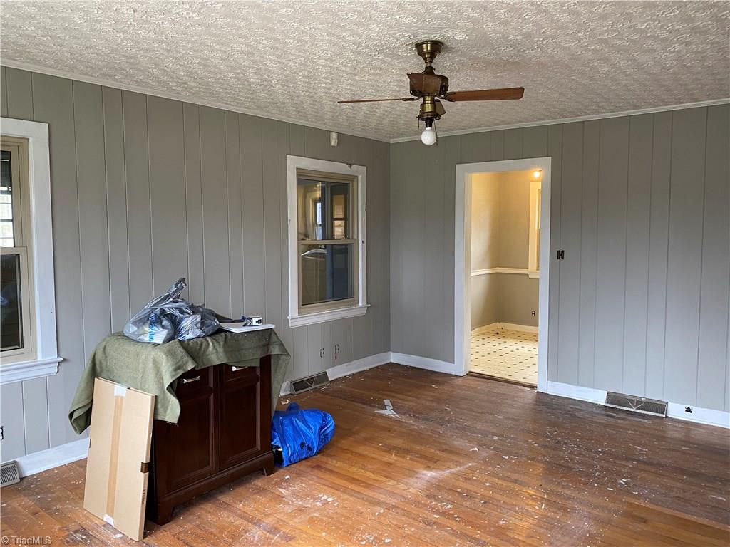 8725 Broad Street Rural Hall, NC 27045 - Photo 12 of 17 Living Room