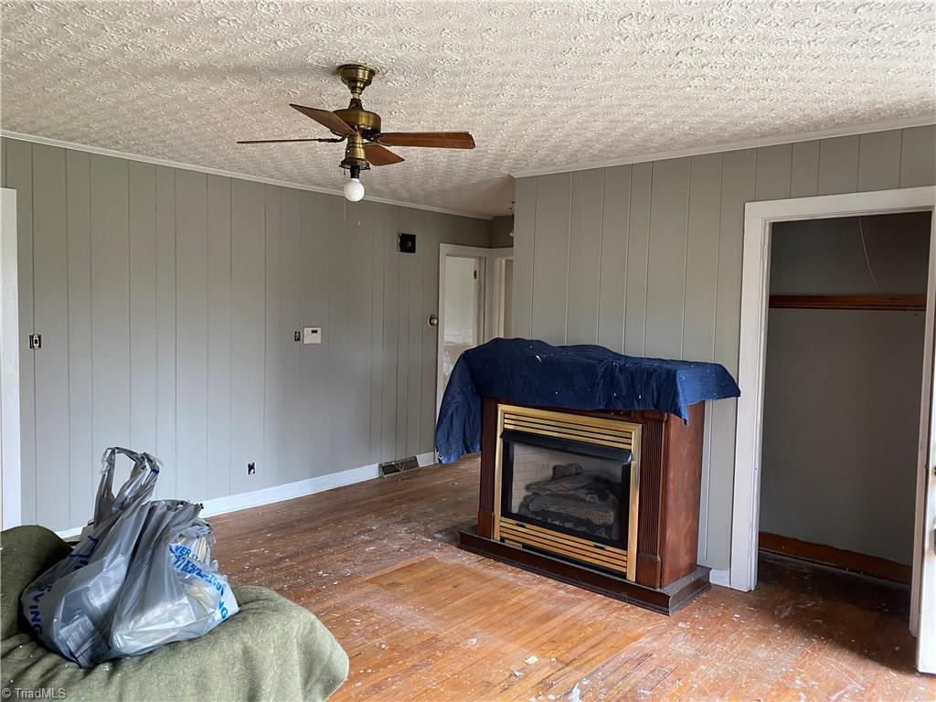 8725 Broad Street Rural Hall, NC 27045 - Photo 13 of 17 Living Room