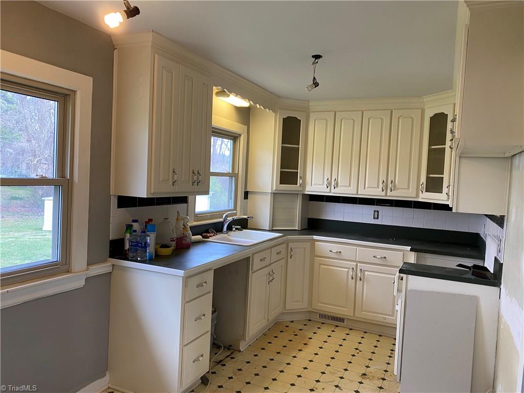 8725 Broad Street Rural Hall, NC 27045 - Photo 7 of 17 Kitchen