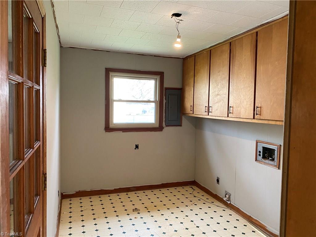 8725 Broad Street Rural Hall, NC 27045 - Photo 9 of 17 Large laundry/mud room