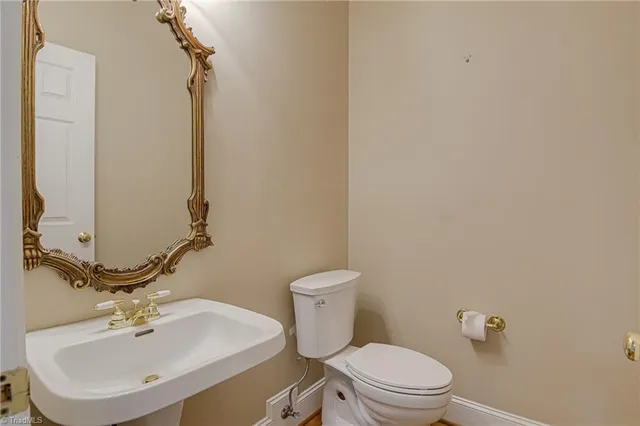 $575,000 | 3003 Lodge Drive, Jamestown, NC 27282